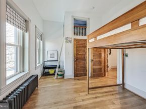 906 8TH Street NE, Washington DC 20002