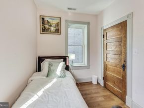 906 8TH Street NE, Washington DC 20002