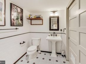 906 8TH Street NE, Washington DC 20002
