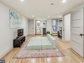 906 8TH Street NE, Washington DC 20002