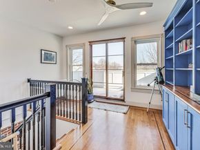 906 8TH Street NE, Washington DC 20002