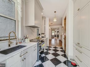 906 8TH Street NE, Washington DC 20002