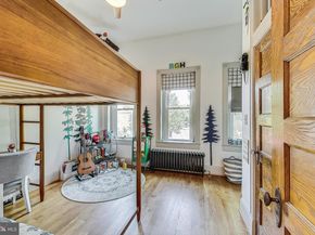 906 8TH Street NE, Washington DC 20002