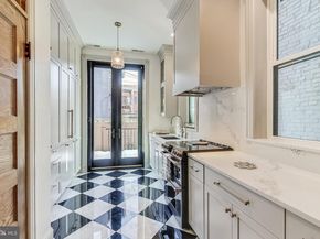 906 8TH Street NE, Washington DC 20002