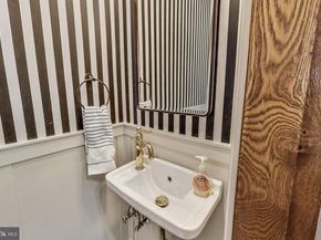 906 8TH Street NE, Washington DC 20002