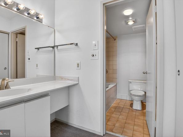 1808 Old Meadow Road 1105, Mclean VA 22102