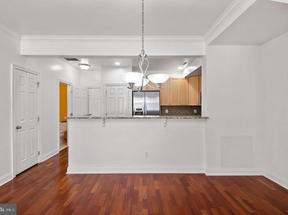 201 Commodore Court, Philadelphia PA 19146