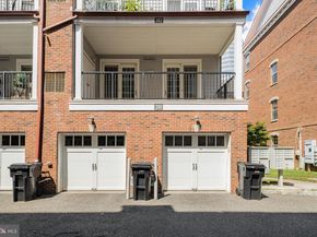 201 Commodore Court, Philadelphia PA 19146