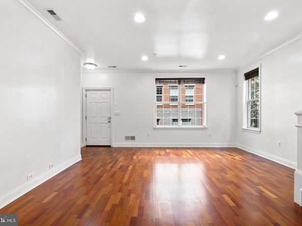 201 Commodore Court, Philadelphia PA 19146