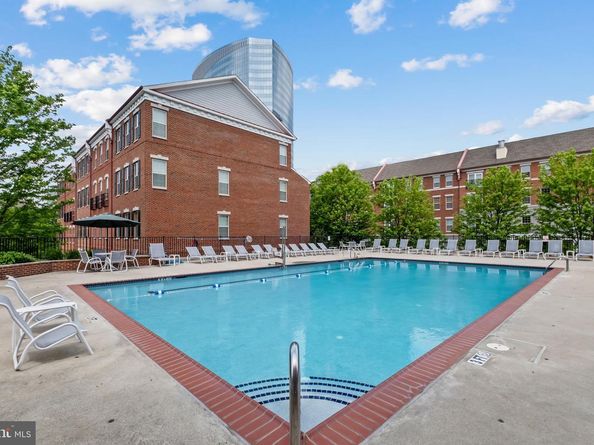 201 Commodore Court, Philadelphia PA 19146