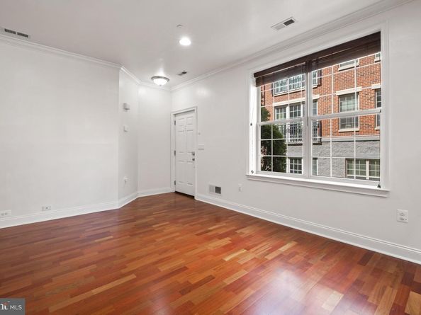 201 Commodore Court, Philadelphia PA 19146