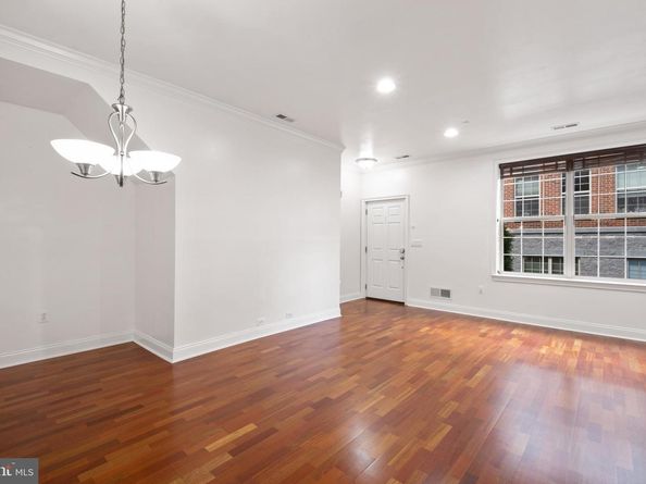 201 Commodore Court, Philadelphia PA 19146