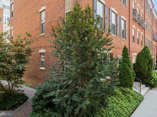 201 Commodore Court, Philadelphia PA 19146