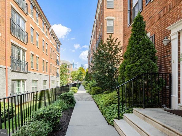 201 Commodore Court, Philadelphia PA 19146