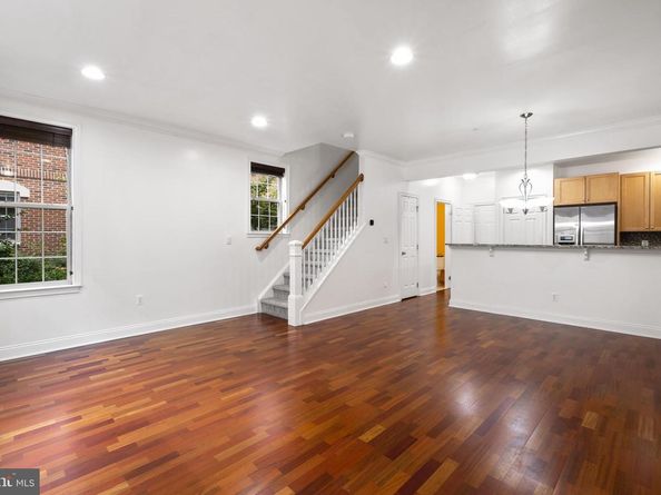 201 Commodore Court, Philadelphia PA 19146