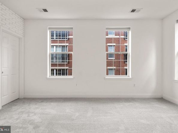 201 Commodore Court, Philadelphia PA 19146