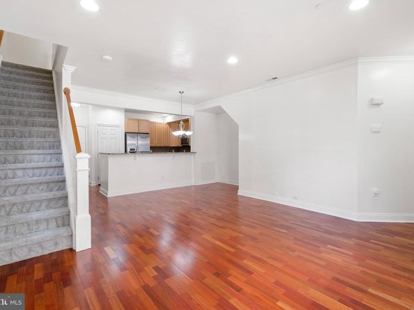 201 Commodore Court, Philadelphia PA 19146
