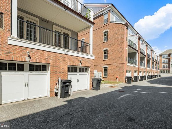 201 Commodore Court, Philadelphia PA 19146
