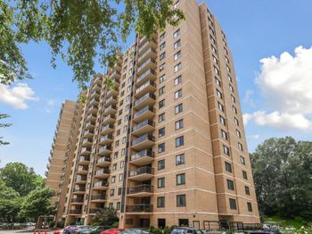 309 Yoakum Parkway