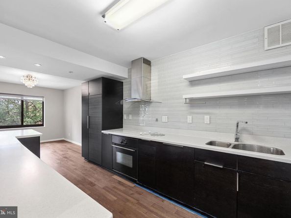 309 Yoakum Parkway 306, Alexandria VA 22304