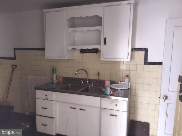 325 W Manheim Street, Philadelphia PA 19144