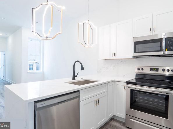 3861 Fairmount Avenue, Philadelphia PA 19104