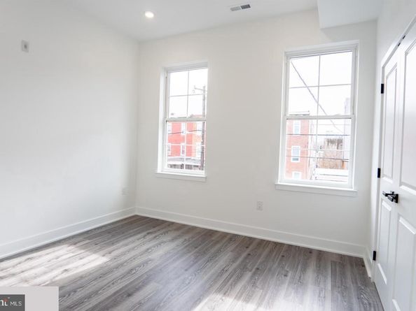 3861 Fairmount Avenue, Philadelphia PA 19104