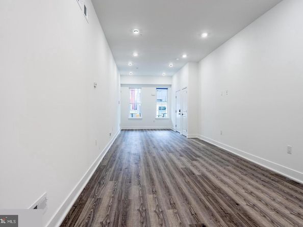 3861 Fairmount Avenue, Philadelphia PA 19104
