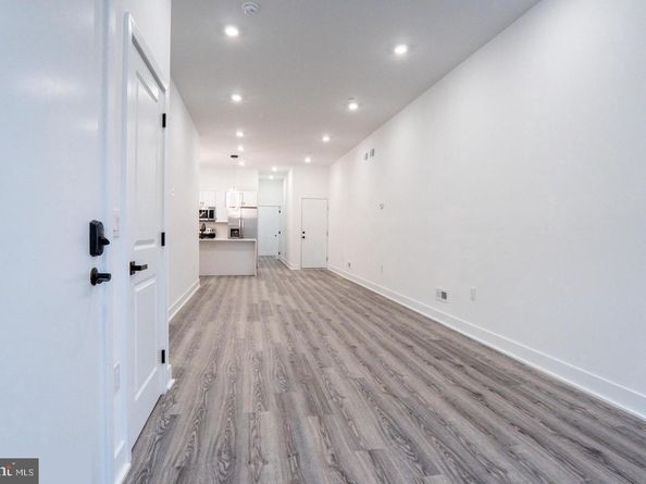 3861 Fairmount Avenue, Philadelphia PA 19104