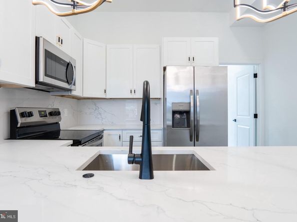 3861 Fairmount Avenue, Philadelphia PA 19104