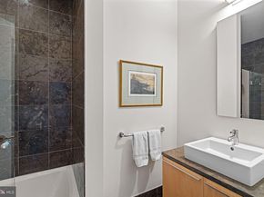 210 W Washington Square 12NW, Philadelphia PA 19106