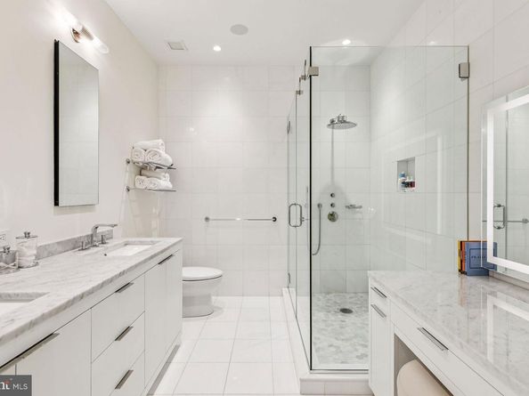 210 W Washington Square 12NW, Philadelphia PA 19106