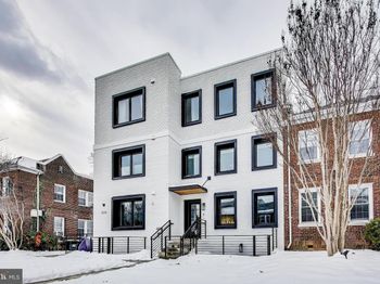2216 40TH Place NW