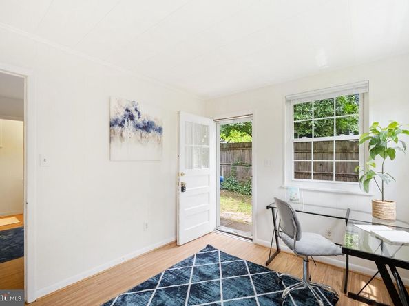 5049 12TH Street S, Arlington VA 22204