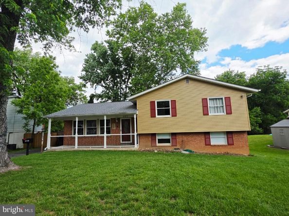 402 W Maple Avenue, Sterling VA 20164
