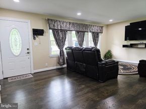 402 W Maple Avenue, Sterling VA 20164