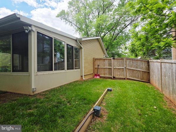 402 W Maple Avenue, Sterling VA 20164