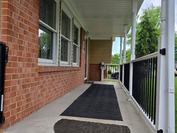 402 W Maple Avenue, Sterling VA 20164