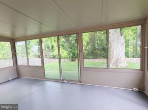 402 W Maple Avenue, Sterling VA 20164