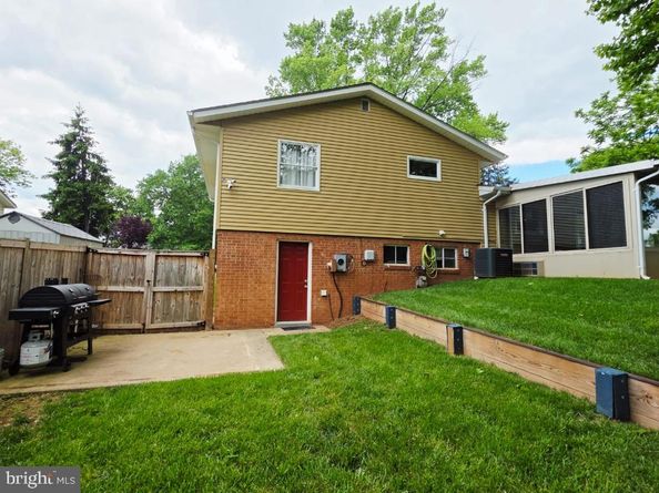 402 W Maple Avenue, Sterling VA 20164