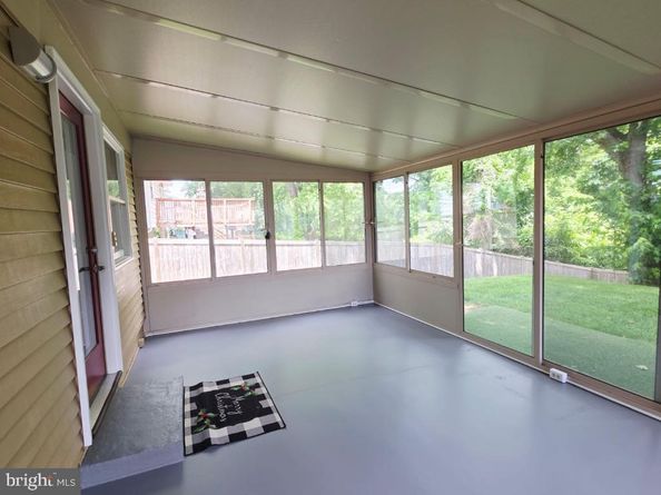 402 W Maple Avenue, Sterling VA 20164