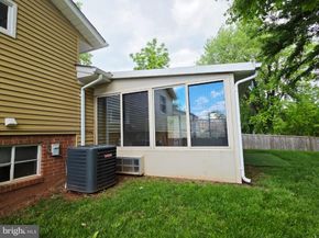 402 W Maple Avenue, Sterling VA 20164