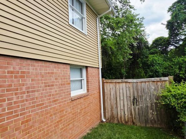 402 W Maple Avenue, Sterling VA 20164