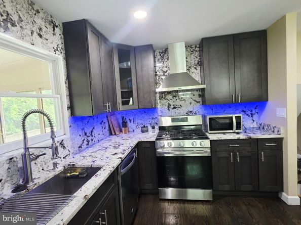 402 W Maple Avenue, Sterling VA 20164