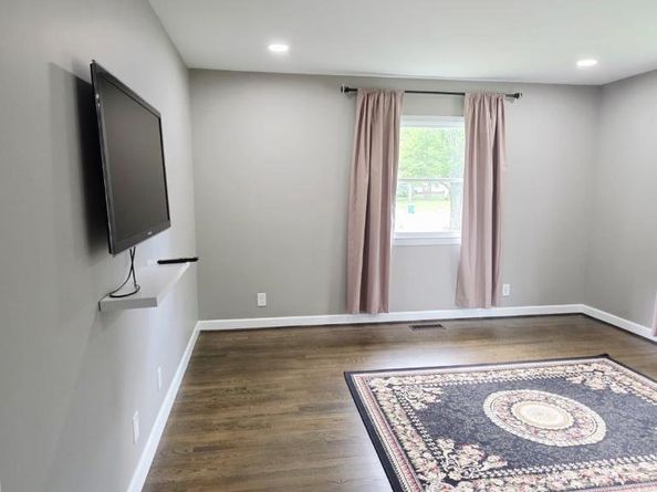402 W Maple Avenue, Sterling VA 20164