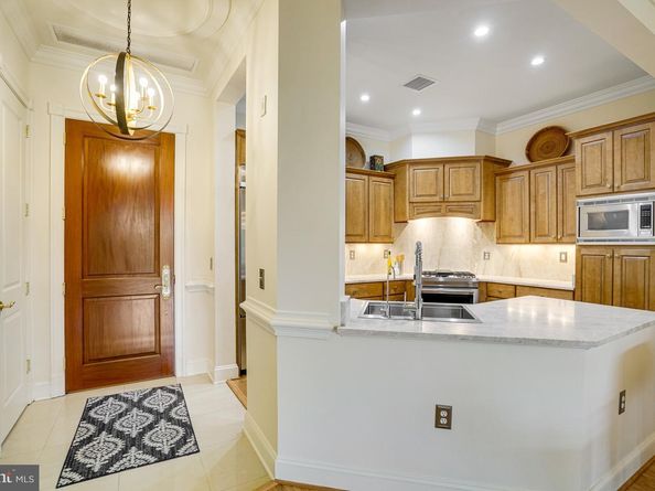 2801 Langston Boulevard 305, Arlington VA 22201