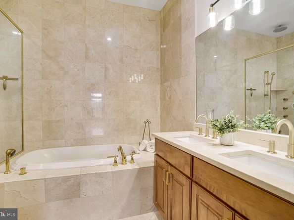 2801 Langston Boulevard 305, Arlington VA 22201