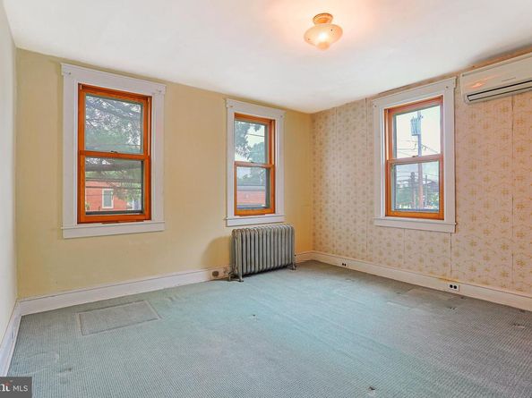 1200 4TH Avenue, Essington PA 19029