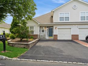 15 Lady Slipper Lane, Langhorne PA 19047