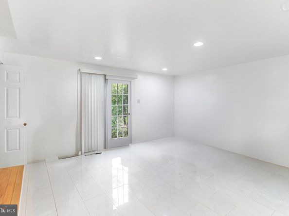 7566 Wood Mist Lane, Falls Church VA 22043